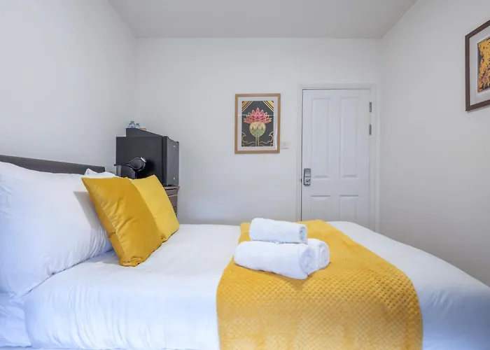 Double In Notting Hill, Private Minibar & Coffee