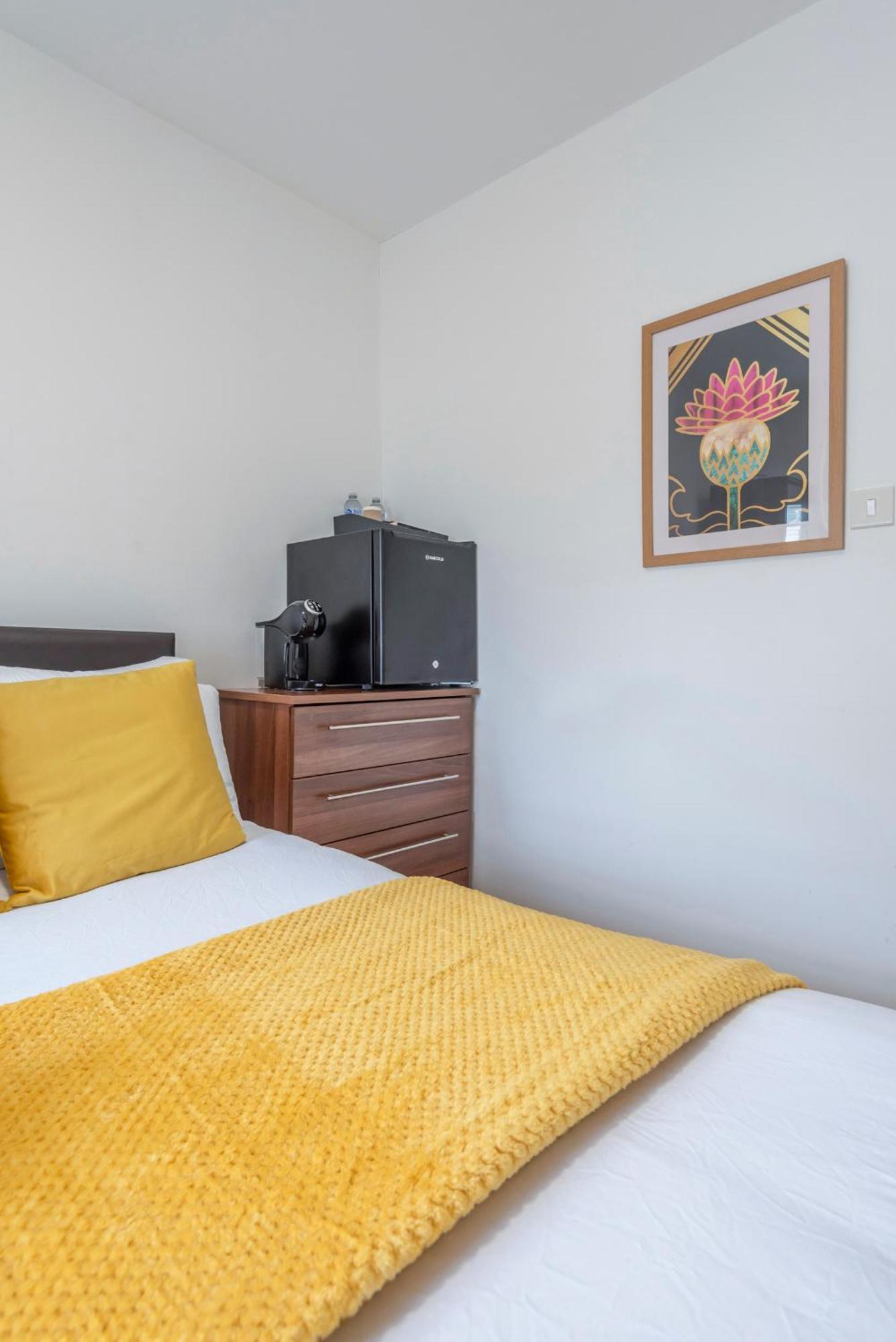 Homestay Double In Notting Hill, Private Minibar & Coffee *