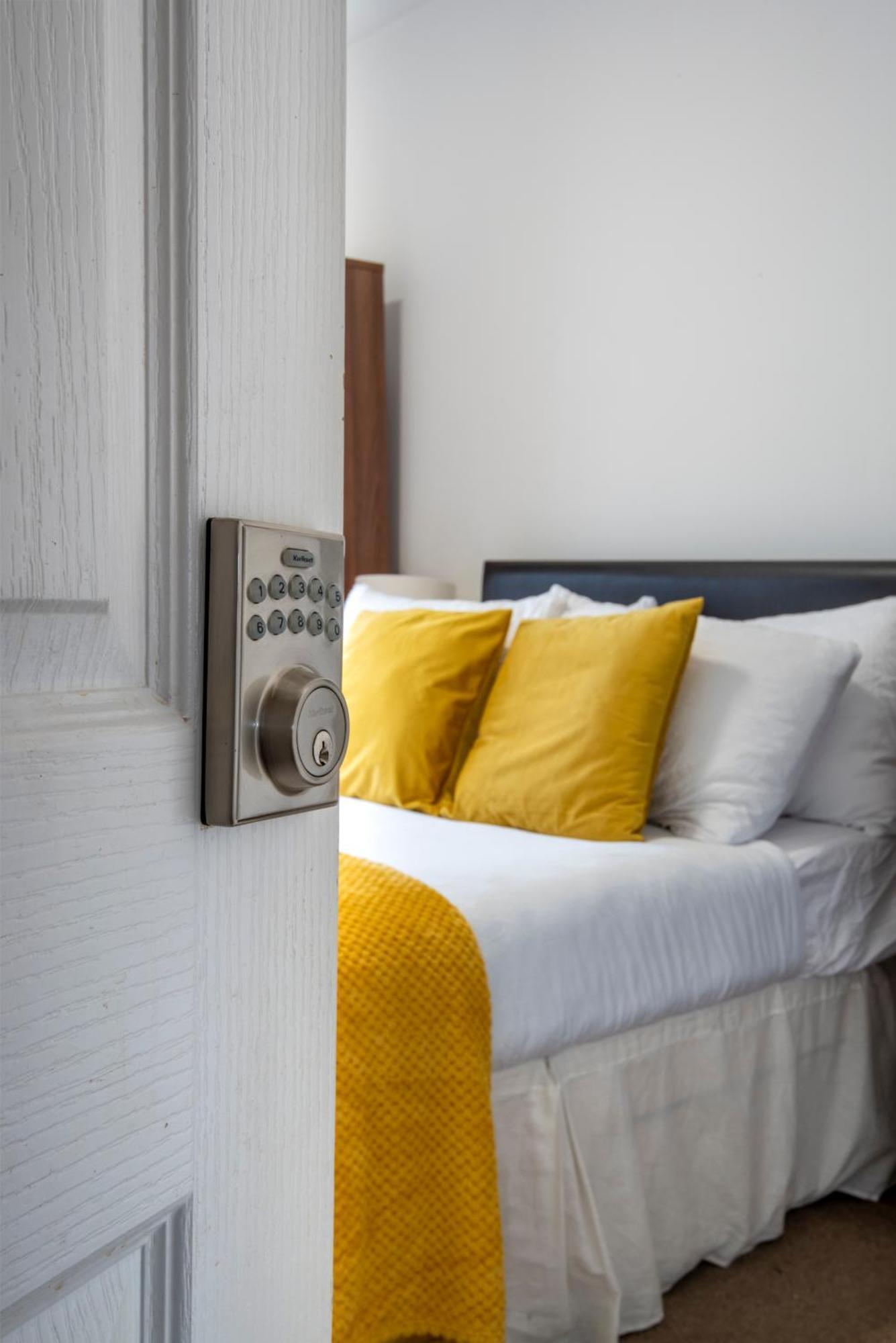 Double In Notting Hill, Private Minibar & Coffee Homestay London