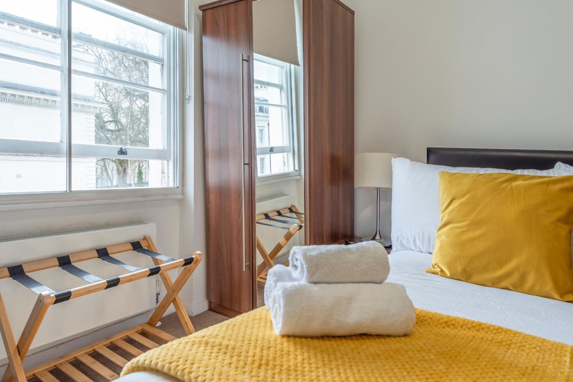 Homestay Double In Notting Hill, Private Minibar & Coffee